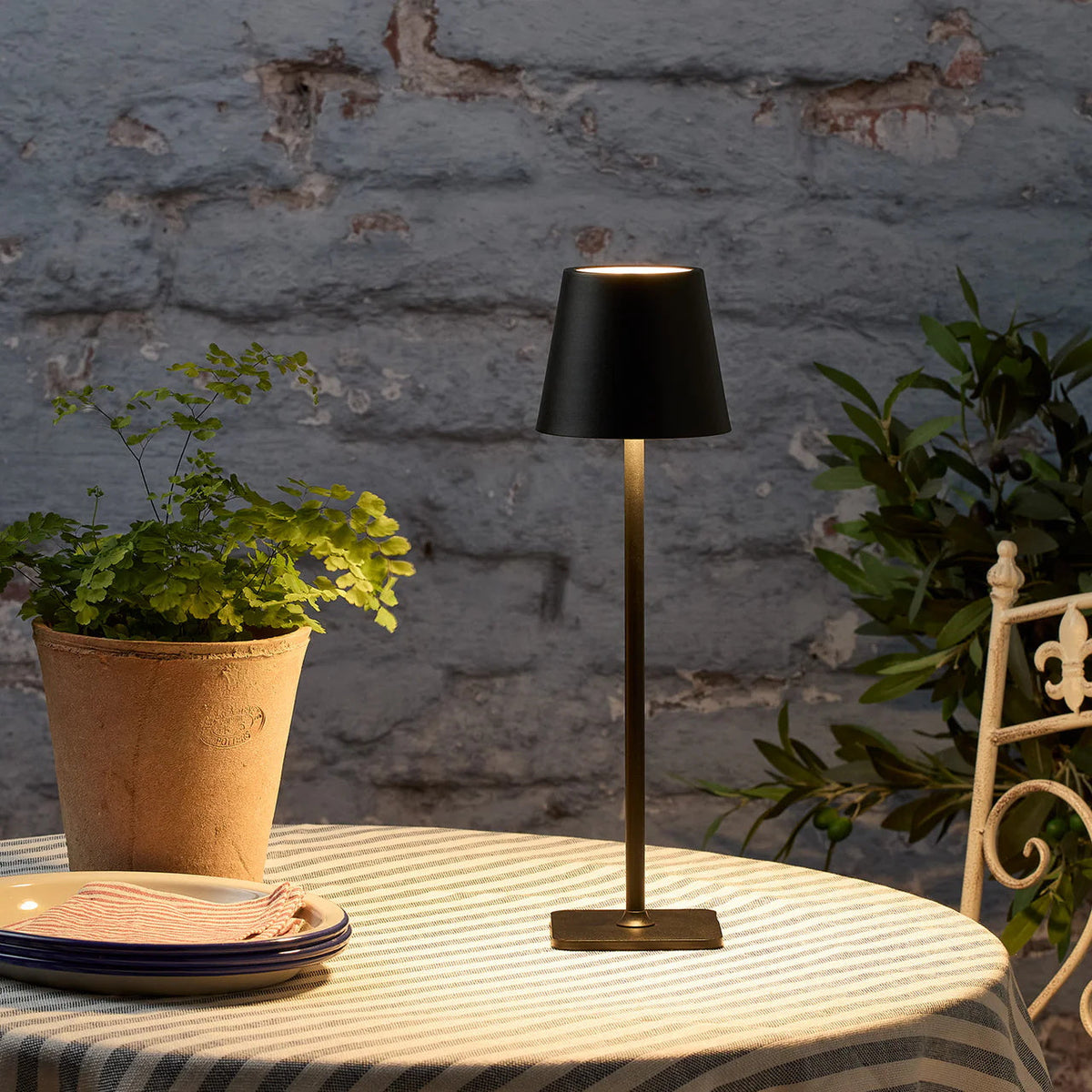 Apex Table Lamp for Living Room by AUVIELIGHT