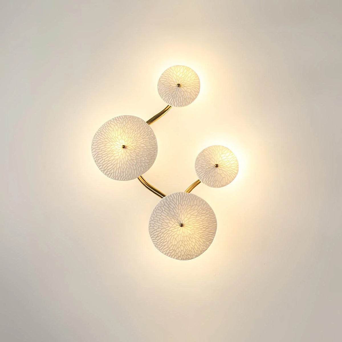 Petal Cluster Wall Sconce in ceramic for Hallway by AUVIELIGHT, 4 heads B L 13.8" x H 17.7" / L 35cm x H 45cm / Gold & White Ceramic