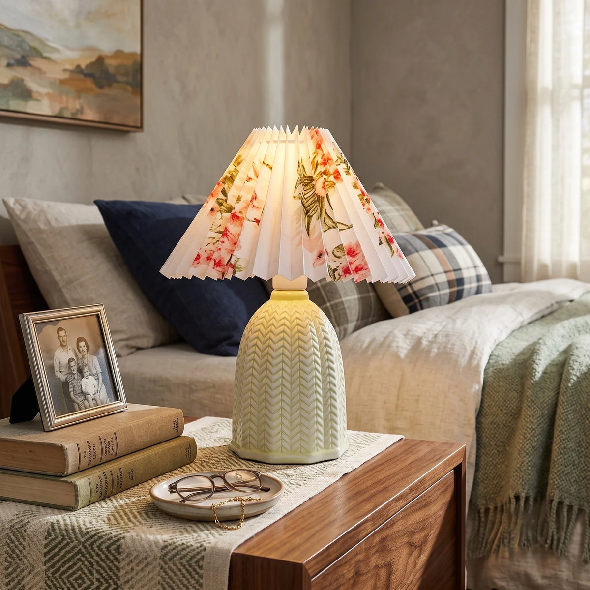 Floral Pleated Table Lamp in ceramic for Living Room by AUVIELIGHT