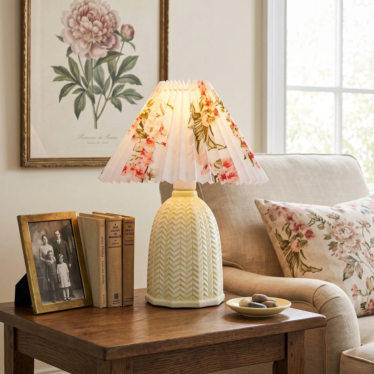 Floral Pleated Table Lamp in ceramic for Living Room by AUVIELIGHT