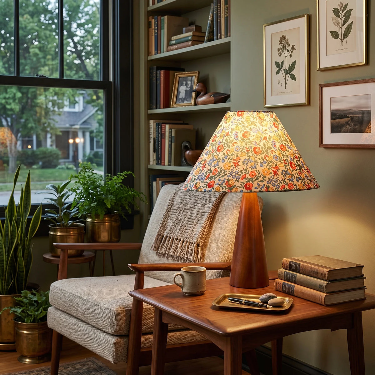 Floral Cone Table Lamp in wood for Living Room by AUVIELIGHT
