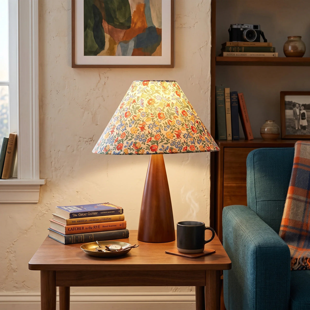 Floral Cone Table Lamp in wood for Living Room by AUVIELIGHT