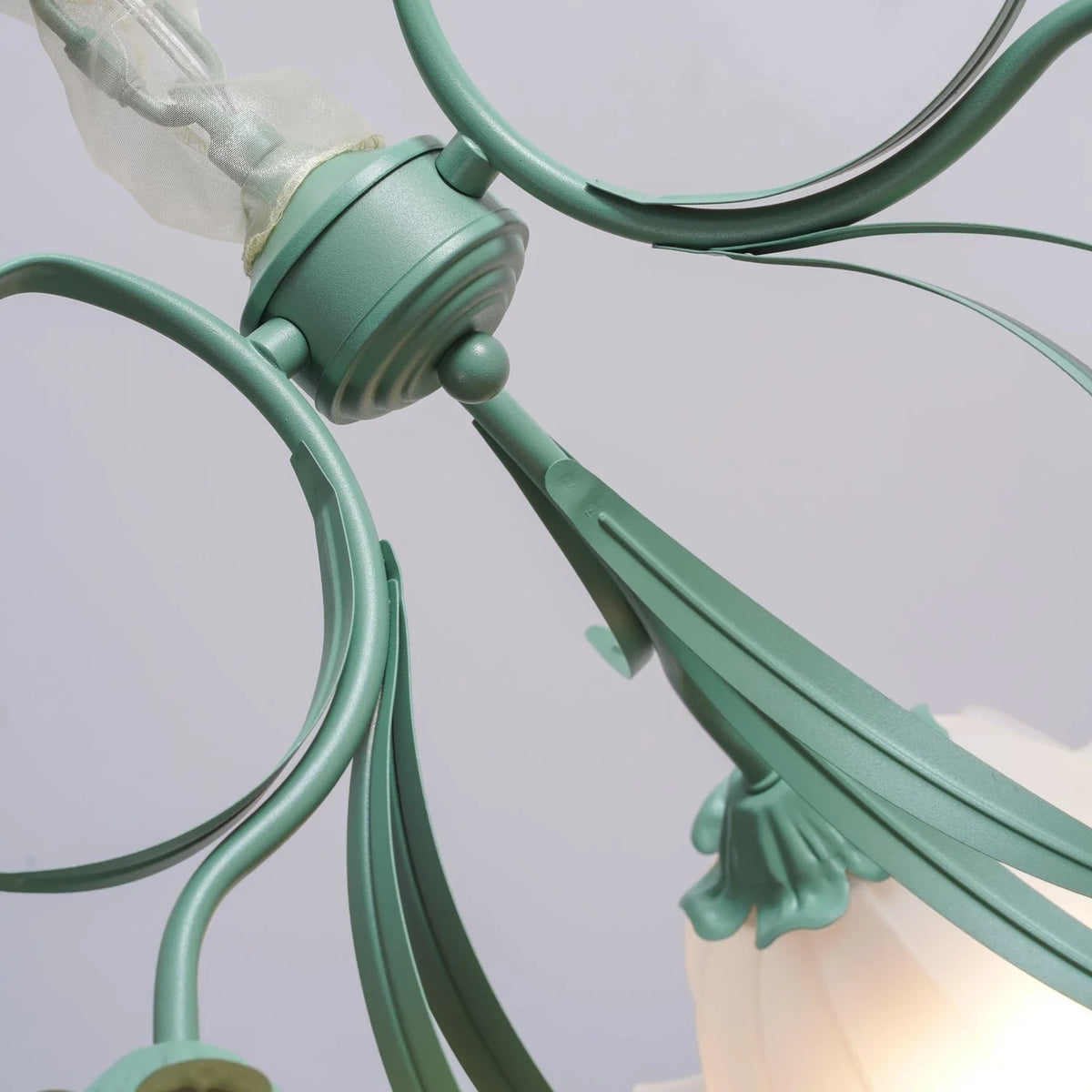 Floral Scalloped Chandelier in metal for Dining Room by AUVIELIGHT