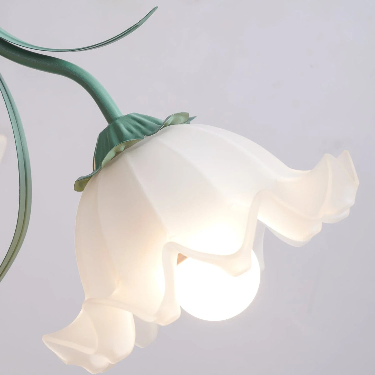 Floral Scalloped Chandelier in metal for Dining Room by AUVIELIGHT