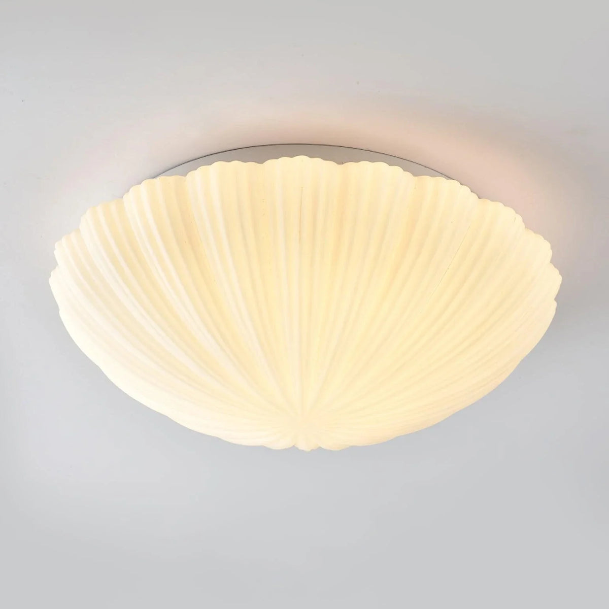 Fluted Shell Flush Mount in glass for Low Ceilings by AUVIELIGHT, ∅ 13.8" x H 5.9" / Dia 35cm x H 15cm / White / Warm Light
