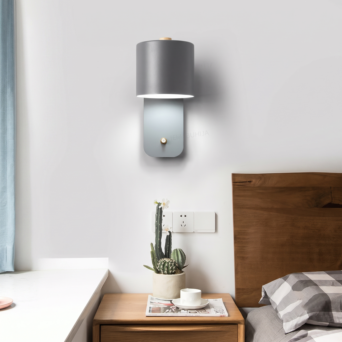 Minimalist Wall Sconce in metal for Hallway by AUVIELIGHT