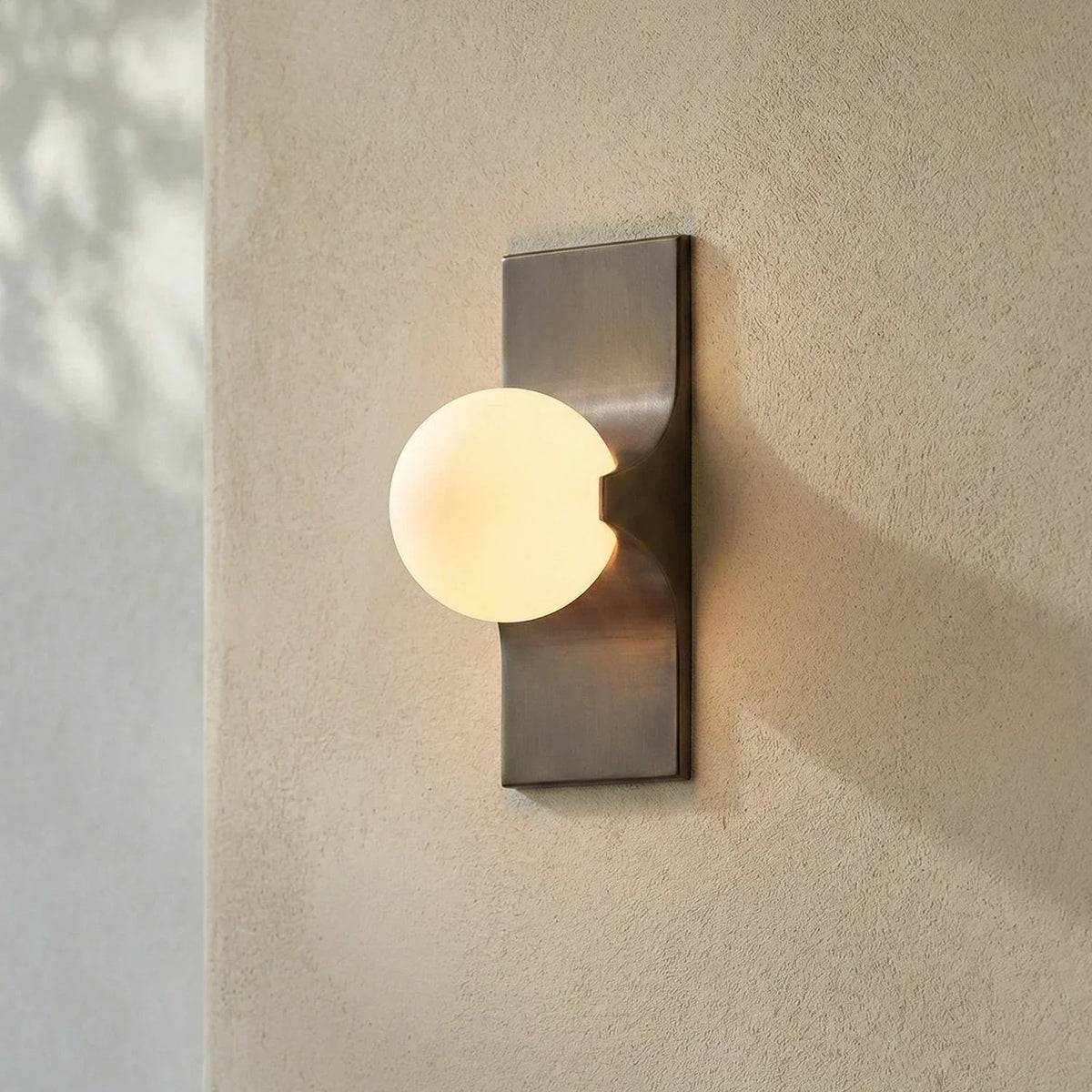 Geo Bar Wall Sconce in alabaster for Hallway by AUVIELIGHT, Dia 10cm x H 20cm / ∅ 4″ x H 7.9″ / Bronze & White