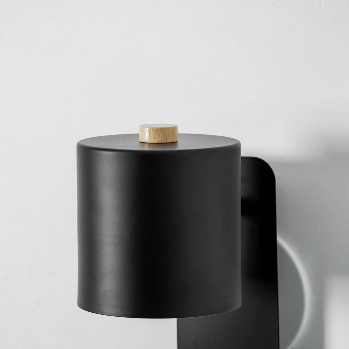 Minimalist Wall Sconce in metal for Hallway by AUVIELIGHT