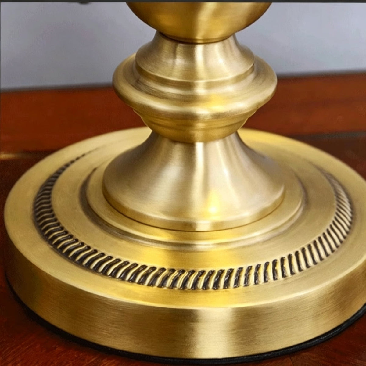 Retro Shell Table Lamp in cream for Living Room by AUVIELIGHT