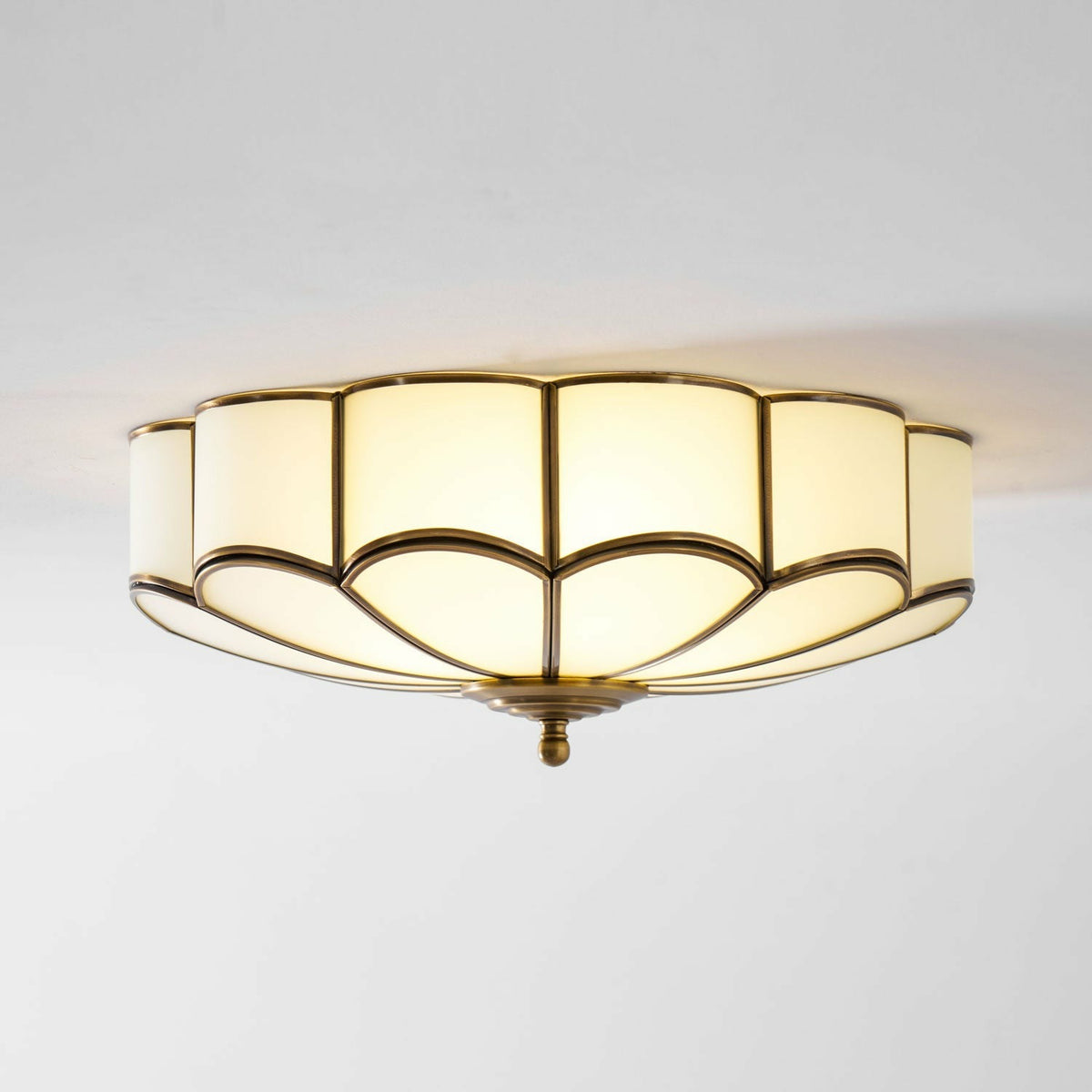 Bloom Scalloped Flush Mount for Low Ceilings by AUVIELIGHT, 6 heads D 60cm x H 19cm / ∅ 23.6″ x H 7.5″ / Brass & White