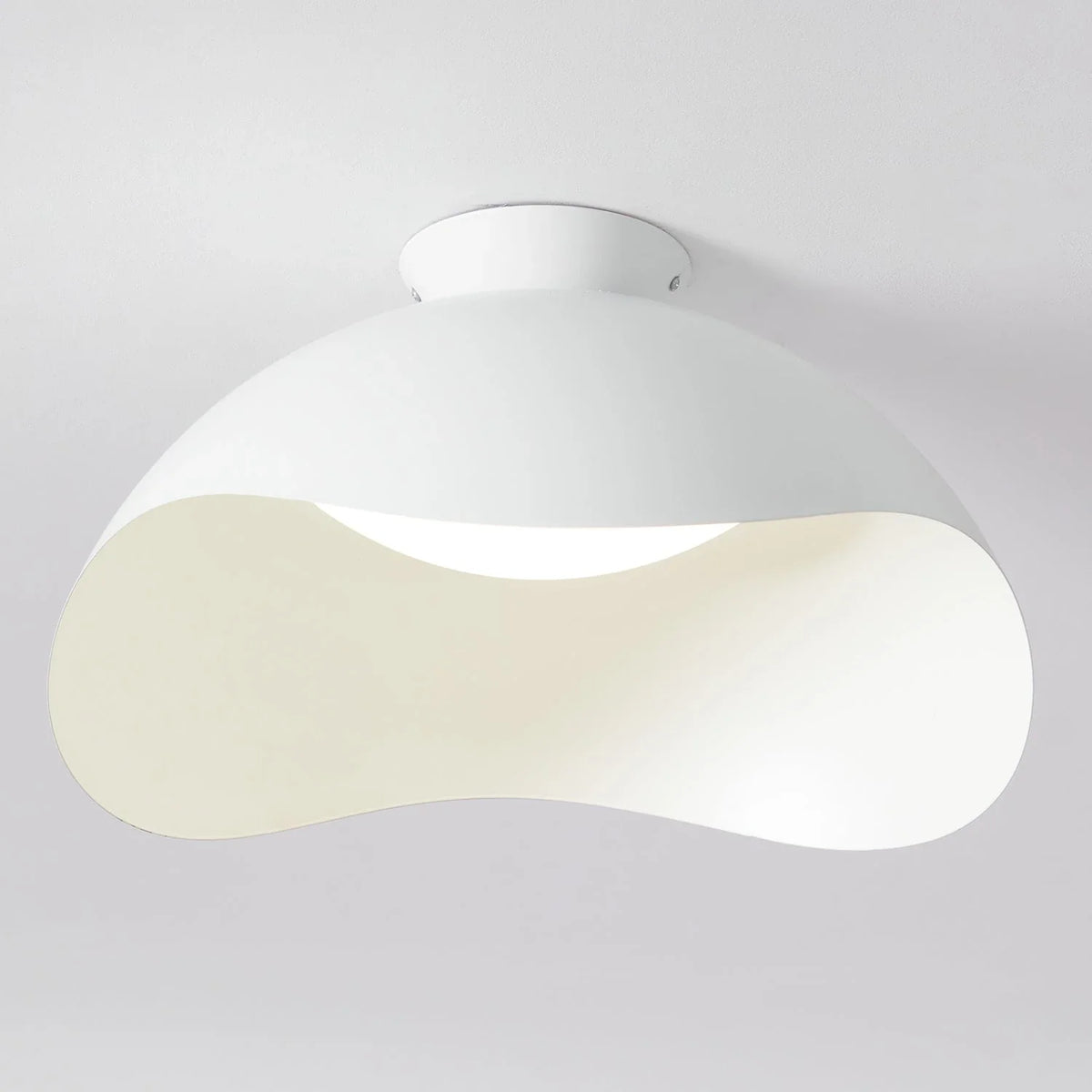 Serene Wave Flush Mount in metal for Low Ceilings by AUVIELIGHT, ∅ 19.7" x H 12.6" / White / Warm Light