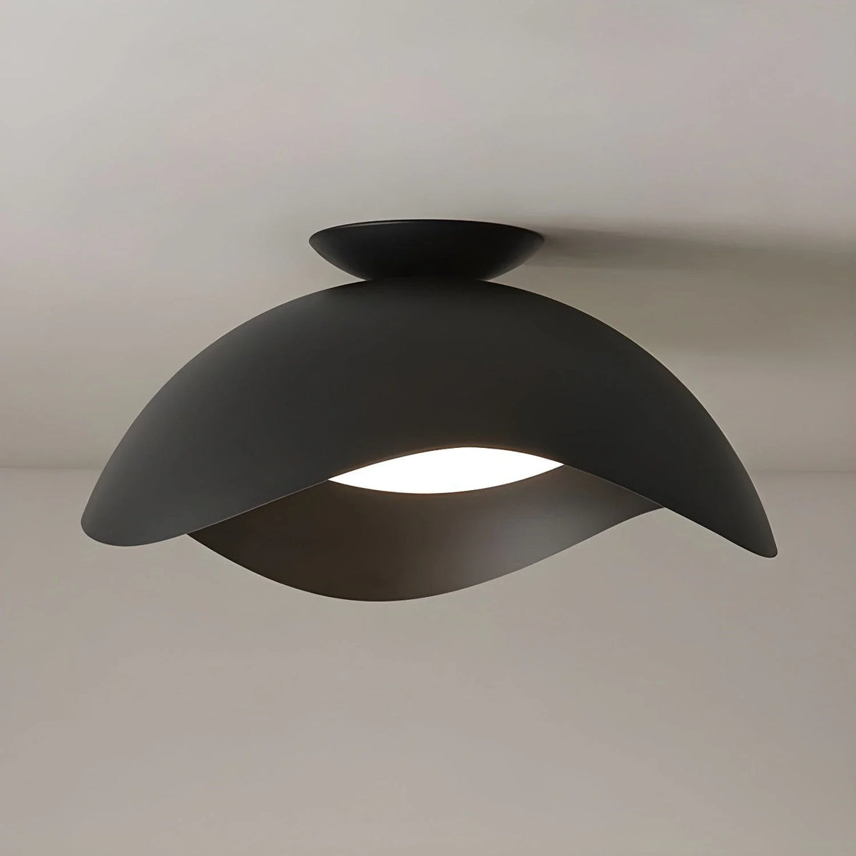 Serene Wave Flush Mount in metal for Low Ceilings by AUVIELIGHT, ∅ 19.7" x H 12.6" / Black / Warm Light