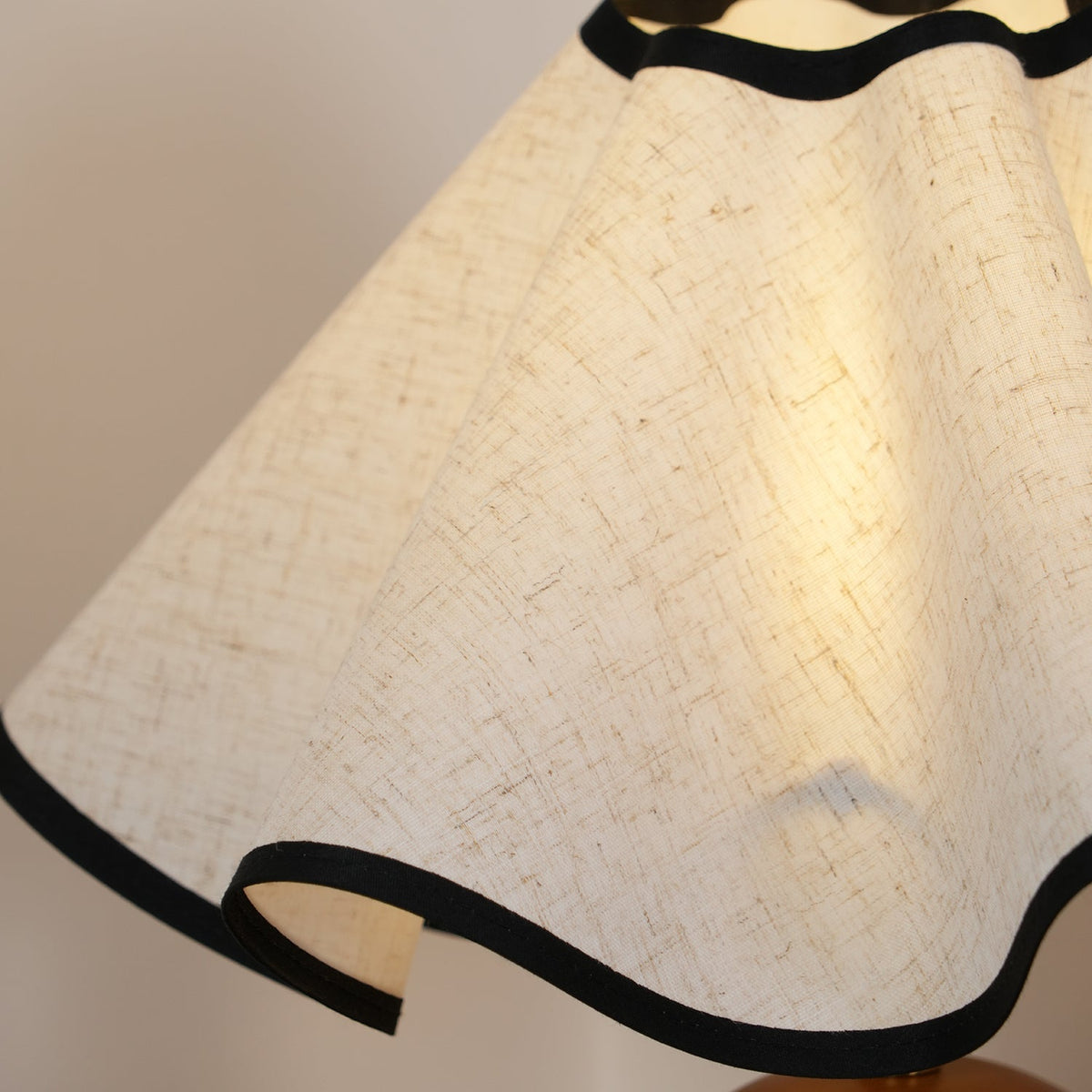 Wavecrest Table Lamp for Living Room by AUVIELIGHT
