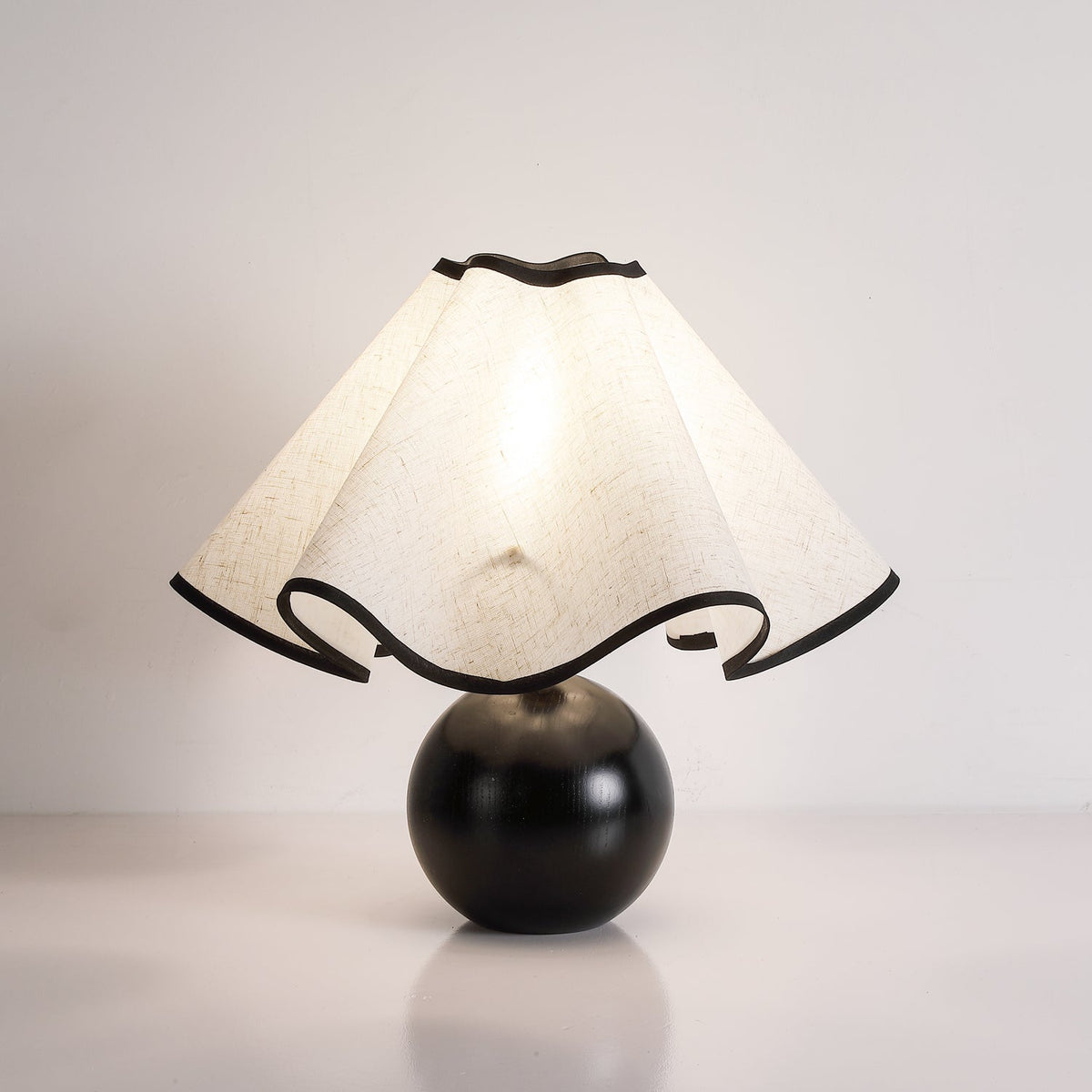 Wavecrest Table Lamp for Living Room by AUVIELIGHT, ∅ 15" × H 12.6" (38 × 32 cm) / Black & Beige / AU Plug and 3 other sizes