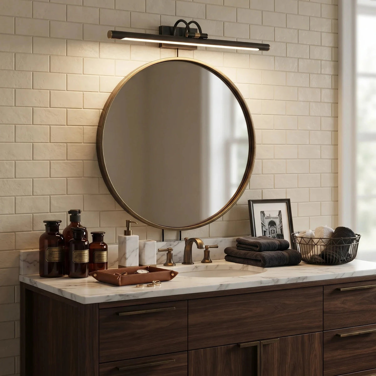 Artwork Display Curved Picture Light in brass for Living Room by AUVIELIGHT