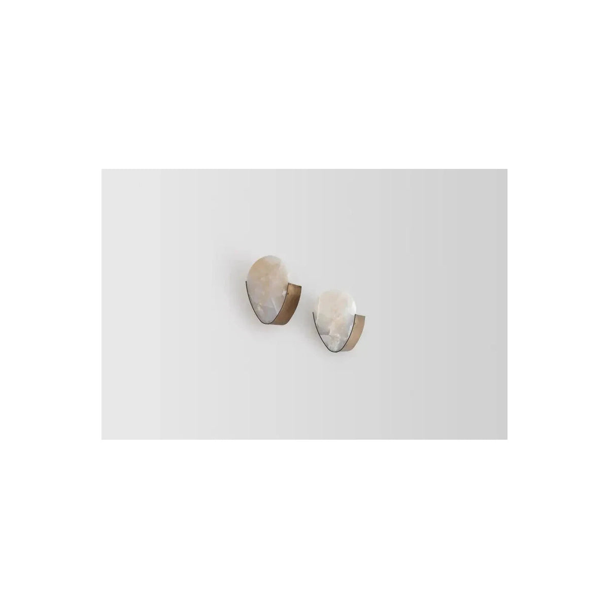 AuraStone Oval Alabaster Wall Sconce light fixture by AUVIELIGHT